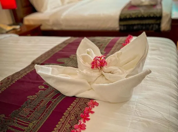 Luxury Angkor & Sky Lounge Hotel