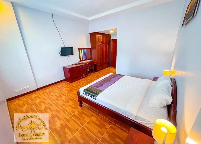 Luxury Angkor & Sky Lounge Hotel