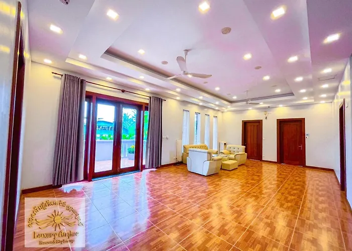 Hotel Luxury Angkor & Sky Lounge 4*
