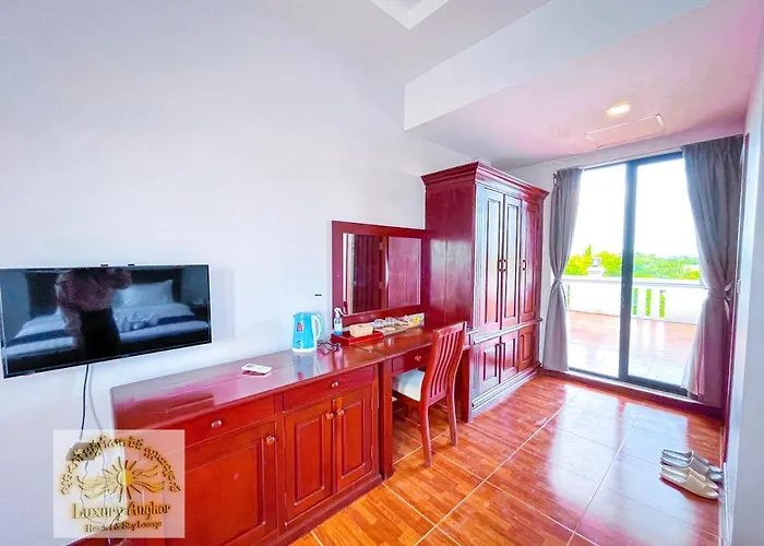 Hotel Luxury Angkor & Sky Lounge 4*